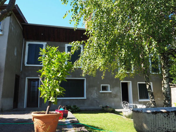 Corenc Maison ancienne à diviser en 2 appartements